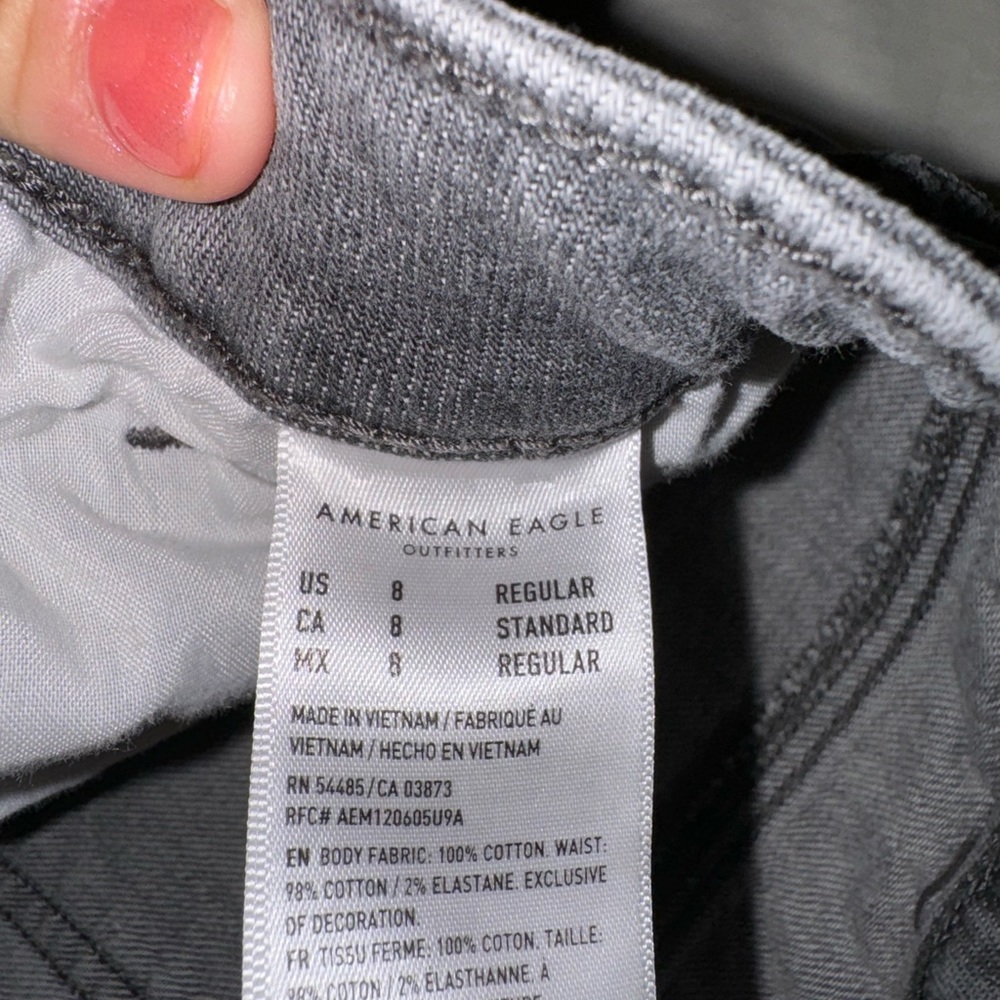AMERICAN EAGLE JEANS